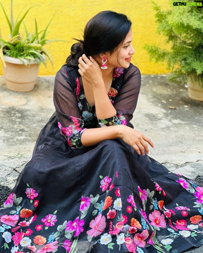 Madhumitha H Instagram - May the celebration bring you joy and peace !✨ Happy Ayuda Pooja🌸 Dress - @sprinkles_thefashion #blackdress #ayuda #ayudapooja #festival #festivemode #navratri #smilemore #traditional #ethnic #ethnicwear #flowers