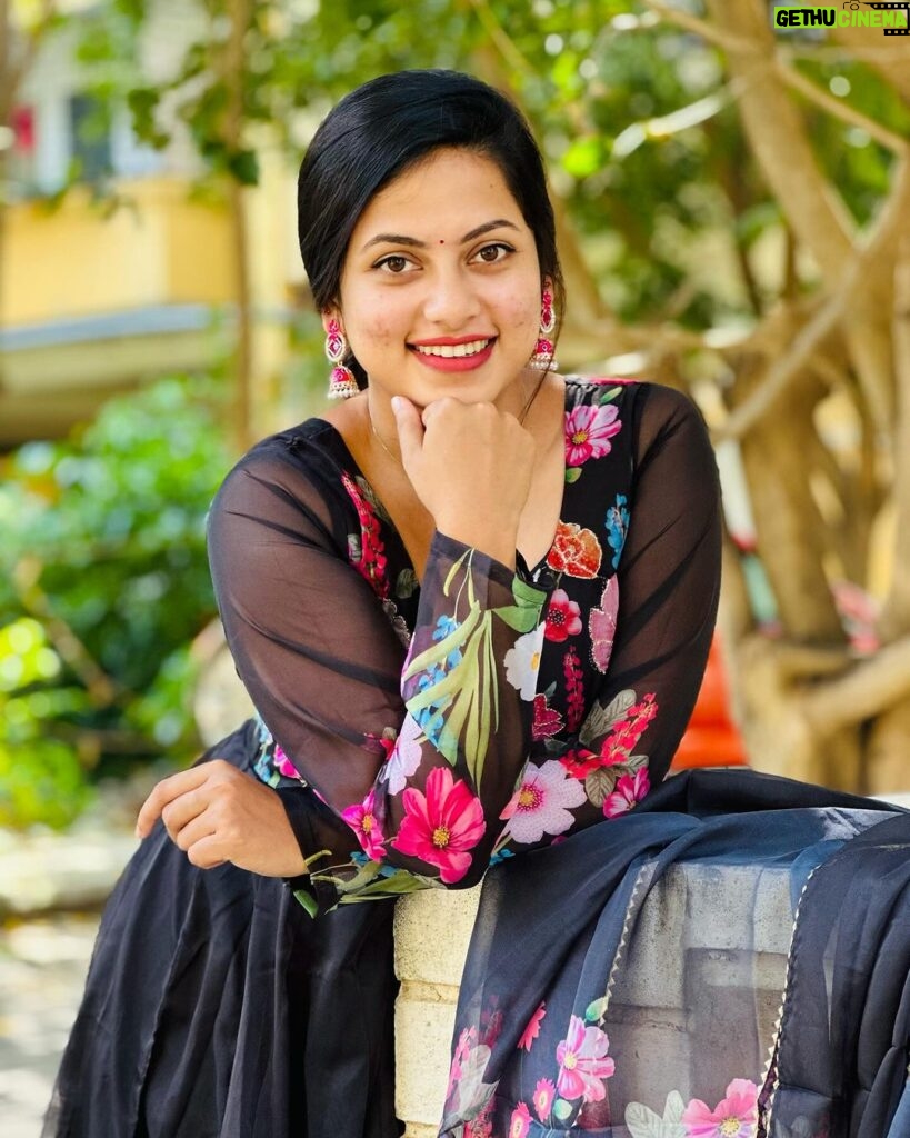 Madhumitha H Instagram - May the celebration bring you joy and peace !✨ Happy Ayuda Pooja🌸 Dress - @sprinkles_thefashion #blackdress #ayuda #ayudapooja #festival #festivemode #navratri #smilemore #traditional #ethnic #ethnicwear #flowers