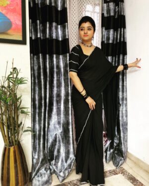 Mahalakshmi Shankar Instagram - You don’t have to prove yourself to anyone 

Beautiful pure crepe silk saree from @close2_heart_collections 

Beautiful jewellery sets from @sd_wholesale_jewelrys 

Blouse stitched by @lakshmi_lv14 

Hairstyle by @jenifer_hair_stylist_official