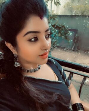 Mahalakshmi Shankar Instagram - You don’t have to prove yourself to anyone 

Beautiful pure crepe silk saree from @close2_heart_collections 

Beautiful jewellery sets from @sd_wholesale_jewelrys 

Blouse stitched by @lakshmi_lv14 

Hairstyle by @jenifer_hair_stylist_official