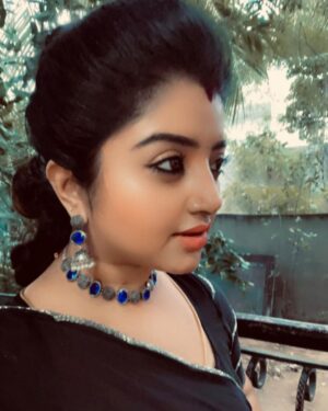 Mahalakshmi Shankar Instagram - You don’t have to prove yourself to anyone 

Beautiful pure crepe silk saree from @close2_heart_collections 

Beautiful jewellery sets from @sd_wholesale_jewelrys 

Blouse stitched by @lakshmi_lv14 

Hairstyle by @jenifer_hair_stylist_official