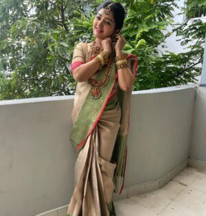 Mahalakshmi Shankar Instagram - Wishing you all a very happy and prosperous Onam🌴

Beautiful jewellery from @new_ideas_fashions