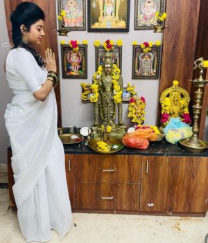 Mahalakshmi Shankar Instagram - Happy Independence Day🇮🇳

Beautiful soft Lenin cotton saree from @w0mens_wardr0be 

Blouse designed and stitched by @lakshmi_lv14