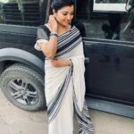 Mahalakshmi Shankar Instagram - Super soft georgette saree with boutique stitched bow blouse from @priyafashion_18 Rose gold jewellery set from @jd.boutiques