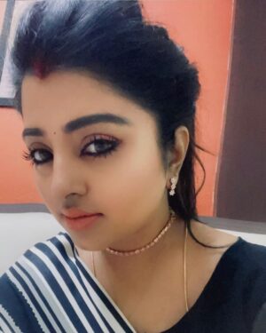 Mahalakshmi Shankar Instagram - Super soft georgette saree with boutique stitched bow blouse from @priyafashion_18 

Rose gold jewellery set from @jd.boutiques