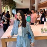 Maheep Kapoor Instagram – Apple Day 🍎 #iphone15promax @apple Apple BKC