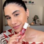 Malvika Sitlani Instagram - Hi my loves 🥰 This beachy tropical look sure does make me want to take a vaccay soon 🏝️💛😅 Created this look using 3 tints: 🩷 Play Tint ❤️ Love Tint 🧡 Chacha Tint which are part of the @benefitindia tint universe 🪐✨ They’re vibrant and long lasting, with a non-drying and smudge proof formula 🫶🏻 Head over to @TiraBeauty and check them out 👀🩷 #TintUniverse #BenefitTints #BenefitCosmetics #benefitindia