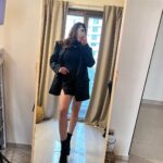 Malvika Sitlani Instagram - My days 🌸 1. Finally, taking some selfies 🤳 2. Afternoon naps with Abby 😴 3. Mama’s haath ka khaana 🍛 4. Feeling confident 🕺 5. Night out with my girl 👯‍♀️ 6. Being 19 again 👧🏻 7. Movie nights 🍿 8. Blush addict, organizing my studio 💝 How was your week? 😍