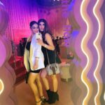 Malvika Sitlani Instagram - My days 🌸 1. Finally, taking some selfies 🤳 2. Afternoon naps with Abby 😴 3. Mama’s haath ka khaana 🍛 4. Feeling confident 🕺 5. Night out with my girl 👯‍♀️ 6. Being 19 again 👧🏻 7. Movie nights 🍿 8. Blush addict, organizing my studio 💝 How was your week? 😍