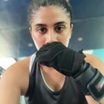 Malvika Sitlani Instagram - My days look so different now 🥰 1. I’m finally feelin myself 2. I get in a workout no matter what 3. I love spending time with my Abby 4. She’s finally turning! 5. Abby moved to her big girl bed now 💛 6. Again, smooshing my baby girl 🥹 🌸💪🏼💛 One day at a time 🌸