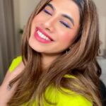 Malvika Sitlani Instagram - Did anyone say color? 🤪😜 . . 🎨 @forever52india - Waterproof smoothening eye pencil @colourpopcosmetics - crème gel liner - Jubilee