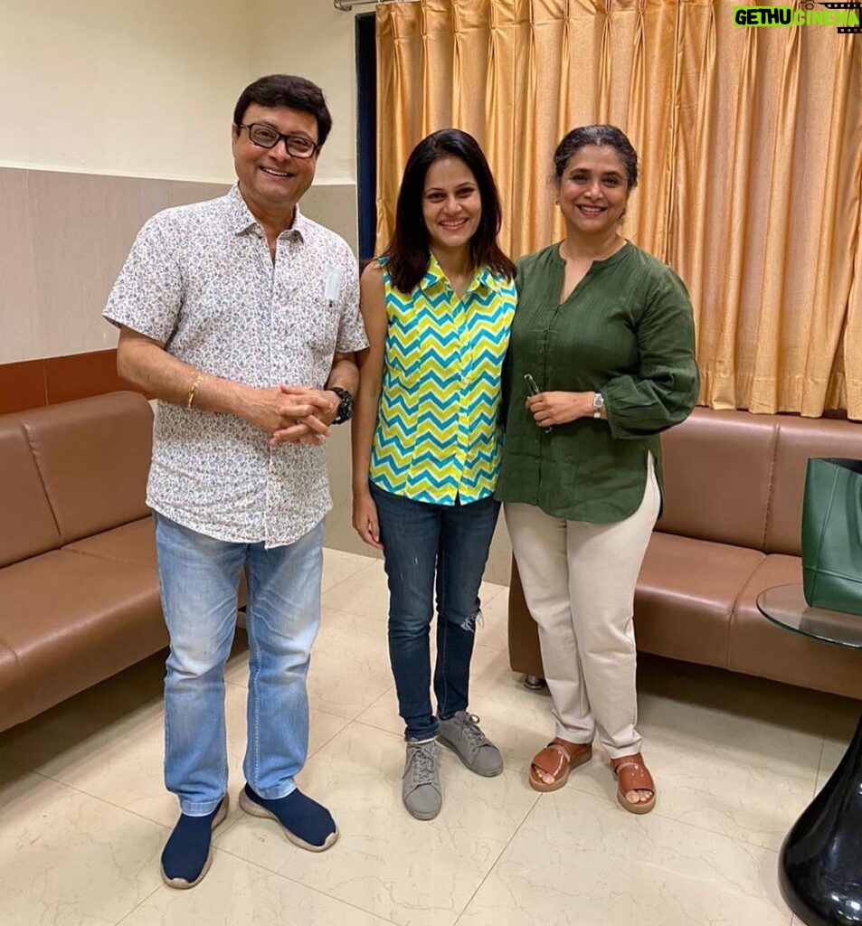 Manava Naik Instagram - Absolute pleasure to have these two veterans in the audience. They came, they saw, they patted our backs. 🙏 @sachin.pilgaonkar @supriyapilgaonkar