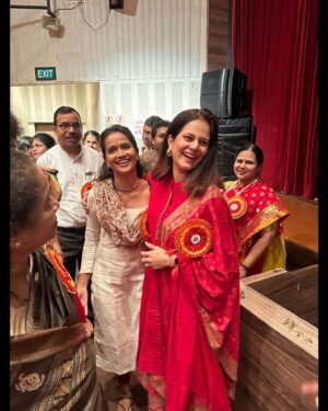 Manava Naik Instagram - 🩷🤍..!! 
What if ACP Anuja Hawaldar meets Nilanjana..!! 😄
#iykyk 

आम्हांला आमंत्रित केल्याबद्दल बृहन्मुंबई महानगर पालिका शिक्षण विभाग आणि संगीत व कला अकादमी संगीत विभाग यांचे मनापासून आभार..!! 🙏🏻😊

p.c @vik_dat ❣️

#eventdiaries #happyfaces #kgmn #sonymarathi #laughter #smile #blessed #blessedsoul #marathiactress #actress #ashwinikasar