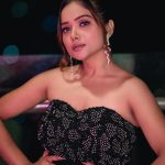 Manisha Rani Instagram - Midnight you come and pick me up no headlights 🖤 Styling @styleitupwithraavi @Littlepuffsofhappiness PR @mad.micron Outfit @label_kalon Earrings @cherryblossom.designs MUA @akenkshadhal 📸 @rspphotography2000 #manisharani #manishasquad