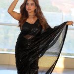 Manisha Rani Instagram - Embracing the elegance of black saree vibes. 🖤✨ Check out the lowest prices of the year now @Meesho Mega Blockbuster Sale 🎉 Sale is live from 6th-13th October! 🛍️ Download the app now! 📲 Product Code : s-307704259 #collab T&C Apply . . . #meesho #meeshoapp #meeshomegablockbustersale #meeshocheckkaro