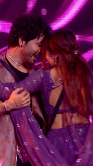 Manisha Rani Instagram - A few years back, Manisha could not have thought of being here, on this stage, dancing with you as you sing to her! 🥺

Thank you @tonykakkar for visiting the BB house and creating unforgettable memories with and for Manisha 💜😊 This dance is one of the most beautiful highlights in Manisha's dream of being in the Bigg Boss house 🙏❤️

@officialjiocinema @endemolshineind 

#ManishaRani #ManishaRaniForTheWin #ManishaIsTheBoss #voteformanisharani