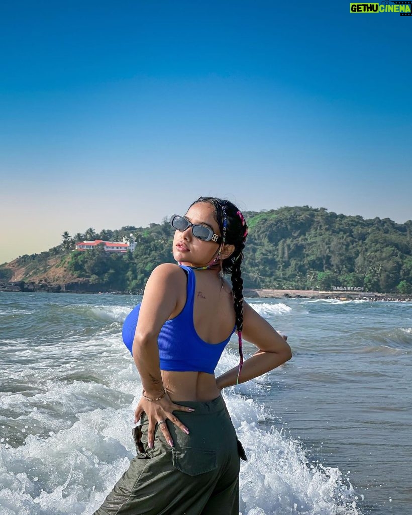 Manisha Rani Instagram - Just served you some looks🥰 #1piece #manisharani #manishasquad #trending #goabeach Goa, India