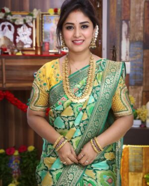 Manjula Paritala Instagram - #allabt sathyanarayanaswamy pooja at home #fullvideoonyoutube #manjulanirupam #linkinbio👆 
#banarasisaree @banaras_gallery_hyd