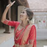 Manjusha Martin Instagram - Naanam kollum manasalle 🙈 Mua @makeover.by.salini 🥰 Cam @signature_by_sethuashok 🥰 🎨 @kichu_vk18