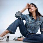 Manvita Kamath Instagram - 🐳🌐 . . . @sandeep.mv @abhilasha_kulkarni @harshasingh512 @varshini_janakiram @thenichelabel . . #denim