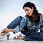 Manvita Kamath Instagram - Denim never dies……. Inframe Actor : @realmanvitakamath 📸 : @sandeep.mv @_sunburstt_ Styled by : @varshini_janakiram @stilerush_by_varshinijanakiram @kavya.shivashankar @💄by : @abhilasha_kulkarni @harshasingh512 👠: @thenichelabel Studio : @_sunburstt_ Shot with @nikonindiaofficial #Z9 + lit with @profoto #B1x #manvithakamath #denim #sandeepmv #sunburstt #portraitsbySMV #👖 Bangalore, India