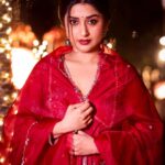 Meera Jasmine Instagram - Christmas always reminds us that no matter what… we are here and light is always within us ♥️✨🫶 📸 @arunvaiga #RedChristmas #LoveAndLight #HopeAndHealing #OnwardsAndUpwards