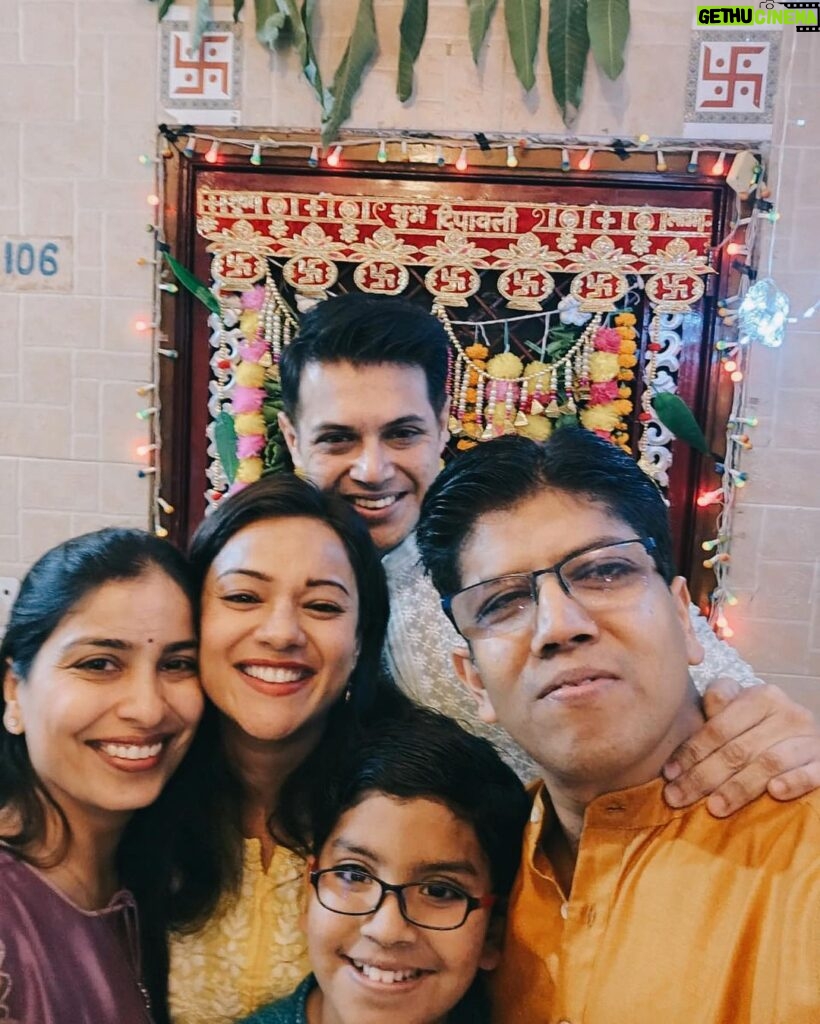 Megha Gupta Instagram - Delhi Gurgaon for a few hours and they flew by faster than a speeding bullet. There were moments prettier than these, but then, at that point, I didn't care where my phone was :) Diwali was happy happy I hope you had a lovely time and I hope you keep that warmth in your heart all year round. #diwali #diwali2023 #family #india #indian #travel #festivefeeling #happydays #happydiwali