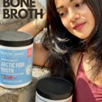 Megha Gupta Instagram - 𝐁𝐢𝐨𝐡𝐚𝐜𝐤𝐢𝐧𝐠 : 𝐛𝐨𝐧𝐞 𝐛𝐫𝐨𝐭𝐡 𝘍𝘦𝘸 𝘵𝘩𝘪𝘯𝘨𝘴 𝘧𝘦𝘦𝘭 𝘢𝘴 𝘩𝘦𝘢𝘭𝘪𝘯𝘨 𝘢𝘴 𝘣𝘰𝘯𝘦 𝘣𝘳𝘰𝘵𝘩 𝘥𝘰𝘦𝘴. 𝘐𝘵’𝘴 𝘢 𝘳𝘪𝘤𝘩, 𝘯𝘶𝘵𝘳𝘪𝘵𝘪𝘰𝘶𝘴 𝘧𝘰𝘰𝘥 𝘵𝘩𝘢𝘵 𝘤𝘰𝘯𝘵𝘢𝘪𝘯𝘴 𝘱𝘳𝘰𝘵𝘦𝘪𝘯, 𝘤𝘰𝘭𝘭𝘢𝘨𝘦𝘯, 𝘢𝘯𝘥 𝘮𝘪𝘯𝘦𝘳𝘢𝘭𝘴 𝘭𝘪𝘬𝘦 𝘪𝘳𝘰𝘯, 𝘤𝘢𝘭𝘤𝘪𝘶𝘮, 𝘮𝘢𝘨𝘯𝘦𝘴𝘪𝘶𝘮, 𝘢𝘯𝘥 𝘱𝘩𝘰𝘴𝘱𝘩𝘰𝘳𝘶𝘴. 𝘐𝘵 𝘮𝘢𝘺 𝘩𝘦𝘭𝘱 𝘪𝘮𝘱𝘳𝘰𝘷𝘦 𝘣𝘰𝘯𝘦 𝘢𝘯𝘥 𝘫𝘰𝘪𝘯𝘵 𝘩𝘦𝘢𝘭𝘵𝘩, 𝘱𝘳𝘰𝘮𝘰𝘵𝘦 𝘸𝘦𝘪𝘨𝘩𝘵 𝘭𝘰𝘴𝘴, 𝘢𝘯𝘥 𝘪𝘮𝘱𝘳𝘰𝘷𝘦 𝘺𝘰𝘶𝘳 𝘩𝘢𝘪𝘳, 𝘴𝘬𝘪𝘯, 𝘢𝘯𝘥 𝘯𝘢𝘪𝘭𝘴. 𝘐𝘵 𝘪𝘴 𝘢𝘯𝘵𝘪-𝘢𝘨𝘦𝘪𝘯𝘨. 𝘉𝘰𝘯𝘦 𝘣𝘳𝘰𝘵𝘩 𝘪𝘴 𝘢𝘴𝘴𝘰𝘤𝘪𝘢𝘵𝘦𝘥 𝘸𝘪𝘵𝘩 𝘤𝘰𝘭𝘭𝘢𝘨𝘦𝘯, 𝘢 𝘴𝘵𝘳𝘶𝘤𝘵𝘶𝘳𝘢𝘭 𝘱𝘳𝘰𝘵𝘦𝘪𝘯 𝘧𝘰𝘶𝘯𝘥 𝘪𝘯 𝘴𝘬𝘪𝘯, 𝘤𝘢𝘳𝘵𝘪𝘭𝘢𝘨𝘦 𝘢𝘯𝘥 𝘣𝘰𝘯𝘦 𝘎𝘰𝘰𝘥 𝘧𝘰𝘳 𝘥𝘪𝘨𝘦𝘴𝘵𝘪𝘰𝘯 𝘢𝘯𝘥 𝘨𝘶𝘵 𝘩𝘦𝘢𝘭𝘵𝘩 𝘚𝘶𝘱𝘱𝘰𝘳𝘵𝘴 𝘪𝘮𝘮𝘶𝘯𝘦 𝘧𝘶𝘯𝘤𝘵𝘪𝘰𝘯 𝘚𝘶𝘱𝘱𝘰𝘳𝘵𝘴 𝘫𝘰𝘪𝘯𝘵 𝘩𝘦𝘢𝘭𝘵𝘩 𝘏𝘦𝘭𝘱𝘴 𝘱𝘳𝘰𝘮𝘰𝘵𝘦 𝘴𝘭𝘦𝘦𝘱 𝘖𝘯 𝘢 𝘨𝘰𝘰𝘥 𝘥𝘢𝘺 𝘐 𝘸𝘩𝘪𝘱 𝘮𝘺 𝘰𝘸𝘯 𝘣𝘢𝘵𝘤𝘩 𝘶𝘱, 𝘢𝘥𝘥 𝘴𝘰𝘮𝘦 𝘵𝘶𝘳𝘮𝘦𝘳𝘪𝘤, 𝘱𝘦𝘱𝘱𝘦𝘳, 𝘨𝘰𝘰𝘥 𝘲𝘶𝘢𝘭𝘪𝘵𝘺 𝘴𝘢𝘭𝘵 𝘢𝘯𝘥 𝘨𝘰𝘰𝘥 𝘰𝘭𝘥 𝘣𝘶𝘵𝘵𝘦𝘳 𝘢𝘯𝘥 𝘪𝘵’𝘴 𝘨𝘰𝘰𝘥 𝘵𝘰 𝘨𝘰. 𝘈𝘯𝘥 𝘰𝘯 𝘴𝘰𝘮𝘦 𝘥𝘢𝘺𝘴, 𝘸𝘩𝘦𝘯 𝘐’𝘮 𝘵𝘳𝘢𝘷𝘦𝘭𝘭𝘪𝘯𝘨 𝘰𝘳 𝘥𝘰𝘯’𝘵 𝘩𝘢𝘷𝘦 𝘢 𝘣𝘢𝘵𝘤𝘩 𝘳𝘦𝘢𝘥𝘺, 𝘐 𝘸𝘩𝘪𝘱 𝘵𝘩𝘪𝘴 𝘣𝘦𝘢𝘶𝘵𝘺 𝘶𝘱 𝘣𝘺 @nordickings 𝘵𝘰 𝘴𝘵𝘪𝘭𝘭 𝘣𝘦 𝘰𝘯 𝘵𝘳𝘢𝘤𝘬. 𝘏𝘰𝘱𝘦 𝘵𝘩𝘪𝘴 𝘩𝘦𝘭𝘱𝘴, 𝘣𝘳𝘦𝘢𝘵𝘩𝘦 𝘸𝘦𝘭𝘭, 𝘮𝘦𝘨𝘩𝘢 #biohacking #health #wellness #heal #biohack #india #goa #guthealth #gut #immunity #inflammation #ootd #wellness #wellbeing #healing #meghagupta #bonebroth #carnivore #fat #protein #muscle