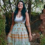 Megha Gupta Instagram - 𝚂𝚊𝚌𝚛𝚎𝚍 𝚕𝚒𝚟𝚒𝚗𝚐. 𝚃𝚑𝚒𝚜. 𝚂𝚘𝚖𝚎𝚝𝚒𝚖𝚎𝚜 𝙸’𝚖 𝚝𝚑𝚎 𝚝𝚛𝚎𝚎.. 𝙸 𝚕𝚘𝚟𝚎 𝚋𝚎𝚒𝚗𝚐 𝚛𝚘𝚘𝚝𝚎𝚍 𝚒𝚗 𝚘𝚗𝚎 𝚙𝚕𝚊𝚌𝚎 𝚊𝚗𝚍 𝚐𝚛𝚘𝚠𝚒𝚗𝚐 𝚏𝚛𝚘𝚖 𝚝𝚑𝚎𝚛𝚎, 𝚊𝚗𝚍 𝚜𝚘𝚖𝚎𝚝𝚒𝚖𝚎𝚜 𝙸’𝚖 𝚝𝚑𝚎 𝚋𝚒𝚛𝚍.. 𝙸 𝚕𝚘𝚟𝚎 𝚏𝚕𝚢𝚒𝚗𝚐 𝚊𝚠𝚊𝚢 𝚊𝚗𝚍 𝚐𝚛𝚘𝚠𝚒𝚗𝚐 𝚏𝚛𝚘𝚖 𝚝𝚑𝚎𝚛𝚎. 𝙸 𝚑𝚘𝚗𝚘𝚞𝚛 𝚊𝚕𝚕 𝚜𝚎𝚊𝚜𝚘𝚗𝚜 𝚊𝚗𝚍 𝚙𝚑𝚊𝚜𝚎𝚜 𝚘𝚏 𝚖𝚢 𝚋𝚎𝚒𝚗𝚐 𝚊𝚗𝚍 𝚖𝚘𝚛𝚎 𝚝𝚑𝚊𝚗 𝚊𝚗𝚢𝚝𝚑𝚒𝚗𝚐, 𝙸 𝚑𝚘𝚗𝚘𝚞𝚛 𝚖𝚢𝚜𝚎𝚕𝚏. 𝙸 𝚍𝚘𝚗’𝚝 𝚖𝚊𝚝𝚌𝚑 𝚎𝚗𝚎𝚛𝚐𝚒𝚎𝚜 𝚊𝚗𝚢𝚖𝚘𝚛𝚎. 𝙼𝚊𝚒𝚗𝚝𝚊𝚒𝚗 𝚖𝚒𝚗𝚎 𝚊𝚗𝚍 𝚜𝚎𝚎 𝚠𝚑𝚊𝚝 𝚊𝚕𝚒𝚐𝚗𝚜. 𝙸𝚝 𝚍𝚘𝚎𝚜𝚗’𝚝 𝚌𝚘𝚜𝚝 𝚊𝚗𝚢 𝚖𝚘𝚗𝚎𝚢 𝚝𝚘 𝚎𝚕𝚒𝚖𝚒𝚗𝚊𝚝𝚎 𝚙𝚎𝚘𝚙𝚕𝚎, 𝚝𝚑𝚘𝚞𝚐𝚑𝚝𝚜, 𝚎𝚖𝚘𝚝𝚒𝚘𝚗𝚜, 𝚜𝚒𝚝𝚞𝚊𝚝𝚒𝚘𝚗𝚜 𝚏𝚛𝚘𝚖 𝚢𝚘𝚞𝚛 𝚕𝚒𝚏𝚎 𝚝𝚑𝚊𝚝 𝚋𝚛𝚒𝚗𝚐 𝚢𝚘𝚞 𝚙𝚊𝚒𝚗. 𝙸 𝚑𝚘𝚙𝚎 𝚢𝚘𝚞 𝚍𝚘 𝚝𝚑𝚎 𝚠𝚘𝚛𝚔 𝚘𝚗 𝚢𝚘𝚞𝚛𝚜𝚎𝚕𝚏 𝚝𝚘 𝚛𝚎𝚊𝚕𝚒𝚜𝚎 𝚝𝚑𝚒𝚜 𝚊𝚗𝚍 𝚑𝚘𝚗𝚘𝚞𝚛 𝚢𝚘𝚞𝚛𝚜𝚎𝚕𝚏 𝚝𝚘𝚘. 𝚃𝚑𝚊𝚝’𝚜 𝚠𝚑𝚎𝚛𝚎 𝚖𝚊𝚐𝚒𝚌 𝚑𝚊𝚙𝚙𝚎𝚗𝚜. 𝚃𝚑𝚒𝚜 𝚝𝚛𝚊𝚌𝚔 𝚝𝚑𝚘𝚞𝚐𝚑 🤍💚💜 That one time @vaijayantivarma and I went for a walk and it was this beautiful one #nature #healing #alignment #honour #wellness #mentalhealth #elimination #green #goa #india #biohacking #earthing #sun #ootd #meghagupta