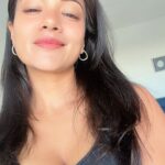 Megha Gupta Instagram - One of the key things I talk about is - stack the hacks. You don’t have to address each and every biohack individually. Here I am lifting, getting in some sun, listening to a podcast and would have to liked to be barefoot but the sand was too hot to even stand on. This space was a beauty. My dream workout place. Weight training, body weight work and on the beach. I mean.. 🫠 Lift. Run. Walk. Swim. Do anything but move. It’s the number one longevity hack. The winds were strong. So are you. #health #wellness #wellbeing #fitness #heal #fitmotivation #nike #nikepro #underarmour #miami #florida #workout #suntherapy #earthing #travel #biohacking South Beach, Miami, Florida