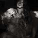 Megha Gupta Instagram - 𝙼𝚈 𝚆𝙴𝙻𝙻-𝙱𝙴𝙷𝙰𝚅𝙴𝙳 𝙵𝙸𝚁𝚂𝚃𝙱𝙾𝚁𝙽 𝙶𝙰𝚅𝙴 𝙼𝙴 𝚃𝙷𝙴 𝙲𝙾𝙽𝙵𝙸𝙳𝙴𝙽𝙲𝙴 𝚃𝙾 𝙱𝙴 𝙰 𝙶𝙾𝙾𝙳 𝙼𝙾𝙼. 𝙼𝚈 𝚆𝙸𝙻𝙳-𝙲𝙷𝙸𝙻𝙳 𝚂𝙴𝙲𝙾𝙽𝙳 𝙺𝙸𝙳 𝚃𝙰𝚄𝙶𝙷𝚃 𝙼𝙴 𝙽𝙾𝚃 𝚃𝙾 𝙹𝚄𝙳𝙶𝙴 𝙾𝚃𝙷𝙴𝚁 𝙼𝙾𝚃𝙷𝙴𝚁𝚂. 𝙼𝚢 𝚐𝚒𝚛𝚕 𝙼𝚊𝚗𝚊 🤍 Captured by @shashang_iyer #Mana #goldenretriever #puppy #female #subday #family #restday #goa #bw #dogsofinstagram #dogs #