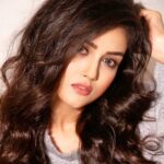 Mishti Instagram - Look into my eyes the way it would make my heart skip a beat 💓 #picoftheday #instadaily #instagood #instalove #myeyesonyou #beautyshot #curls #eyes #castaspell #love Clicked by @priyamdhar , @studio.f6 Makeup @makeup_by_srinu Hairstylist @muskaan5155