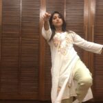 Mohena Singh Instagram - No Choreography , No performance No steps , No thoughts and No pleasing anyone but the soul. Just the body , breath , music and movement. Message - Try not to abuse your power… coz the whole World’s doing it anyway. Don’t add to the confusion. Subtract it. #dance #improvisation #nochoreography #nopleasing #noperformamce #contemporary #billieeilish #yoirpower #billieelishyourpower