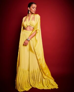 Mugdha Godse Instagram - The outing …. 🌹🌹🌹

Styled by @malkit_gill2697 with @sanjamkaur92
Wearing @kalkifashion
Jewellery @ode_jewels @ascend.rohank
Captured by @tridevsudevan
Styling intern @tanushrreechopra_