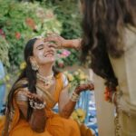 Mukti Mohan Instagram - A sprinkle of haldi and a whole lot of love💛🙌🏼 Jewellery : @vaidaan.official #KunalKoMiliMukti