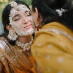 Mukti Mohan Instagram - A sprinkle of haldi and a whole lot of love💛🙌🏼 Jewellery : @vaidaan.official #KunalKoMiliMukti
