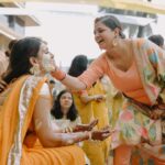 Mukti Mohan Instagram - A sprinkle of haldi and a whole lot of love💛🙌🏼 Jewellery : @vaidaan.official #KunalKoMiliMukti