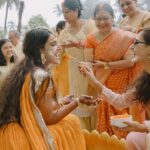 Mukti Mohan Instagram - A sprinkle of haldi and a whole lot of love💛🙌🏼 Jewellery : @vaidaan.official #KunalKoMiliMukti