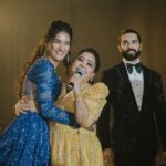 Mukti Mohan Instagram - Really feeling overwhelmed with love and blessings coming our way🥹 @kapilsharma @ginnichatrath @arrahman @sunidhichauhan5 @ayushmannk @tahirakashyap @aakritiahuja @aparshakti_khurana @anumalikmusic @salmanyusuffkhan @bharti.laughterqueen @punitjpathakofficial @neetimohan18 @nihaarpandya @mohanshakti @kmohan12 Zindagi mein kuch acha kiya hoga ki sabka itna pyaar aur aashirwaad mil raha hai 🙏🏼 With warm heart and folded hands Kunal and I, thank you for showering us with love ♥️🙏🏼 😭 I’m typing all this with fuzzy eyes and muzzy heart kyunki I’m nothing without you all Neeti Di, Nihaarji, Putchie Didi Bhai log, Shakti Di, Kriti Di, Nitin, Tithi, Anna, Dhillon, Vaani, Dvd and Lochi !!! Dher saara Pyaar from me, Kunal, Sharmas, Pandyas and now Thakurs 🙏🏼🥰 Eternally grateful, thank you for your blessings 🙏🏼 Captured by @themadeinheaven Styled by @shreyandurjastyle @shrey_vaishnav_ @urja__amin Host : @djhimanisingh Mukti : Saree @jigarmaliofficial Jewellery @kishandasjewellery Hair @aaliyahussainhairmakeupcreator Make up @ritickasjalan Kunal : Outfit @siddhesh_chauhan Shoes @lussolifestyleofficial HMU @nayanhair #KunalKoMiliMukti