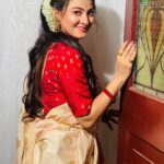 Nabanita Malakar Instagram - Ami Hasi Nanan rokom Hasi, kintu, Akee pose a …… ❤️ Hain etai Caption 🥰😬😎 RAGINI 🌸 #roopsagoremonermanush #trending #trendingreels #trendingsongs #trend #instagram #instagood #instadaily #nabanitamalakar #nabanitamalakar09 #nabanitamalakarofficial #nabanitamalakardoyel Dassani 2 Studio