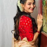 Nabanita Malakar Instagram - Ami Hasi Nanan rokom Hasi, kintu, Akee pose a …… ❤️ Hain etai Caption 🥰😬😎 RAGINI 🌸 #roopsagoremonermanush #trending #trendingreels #trendingsongs #trend #instagram #instagood #instadaily #nabanitamalakar #nabanitamalakar09 #nabanitamalakarofficial #nabanitamalakardoyel Dassani 2 Studio