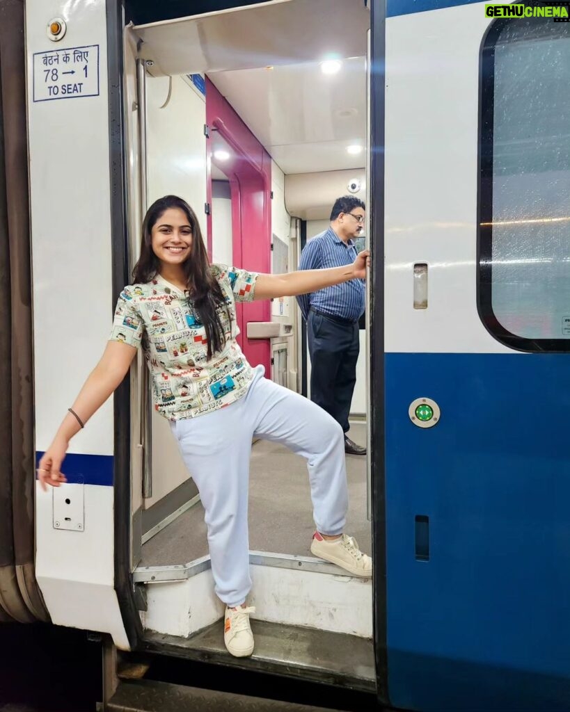 Naina Ganguly Instagram - A holiday is an opportunity to journey within. It is also a chance to chill, to relax. It is when I switch on my rest mode. 🚉 🌊