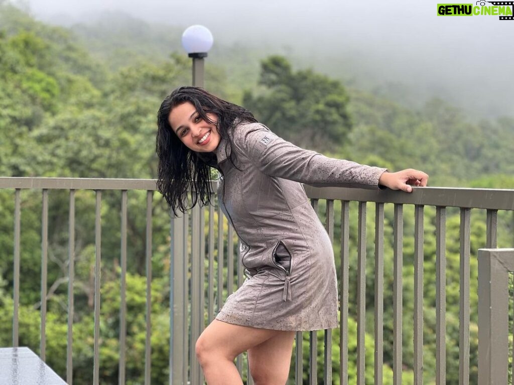 Nakshatra Murthy Instagram - My soul longs for deep forest greens 🌳 , grey laced sky …foggy wisps travelling by . ….. Happy soul 🧿☔️ Shot by my husband @vijayviruz 😘 ………. #nature #mist #fog #cynefin #nakshatramurthy Wild Planet -Bana Heights