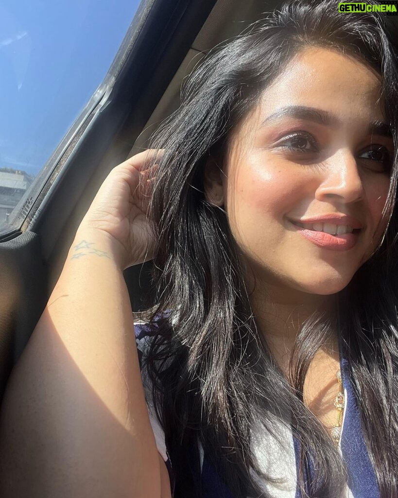 Nakshatra Murthy Instagram - Nothing can dim the 💎 light that shines from within - The aura you spread through that smile 🌸 Leave a trace of ⚡ wherever you go ! Just keep yourself together and work on yourself 🧿 #beyou #loveyourselffirst