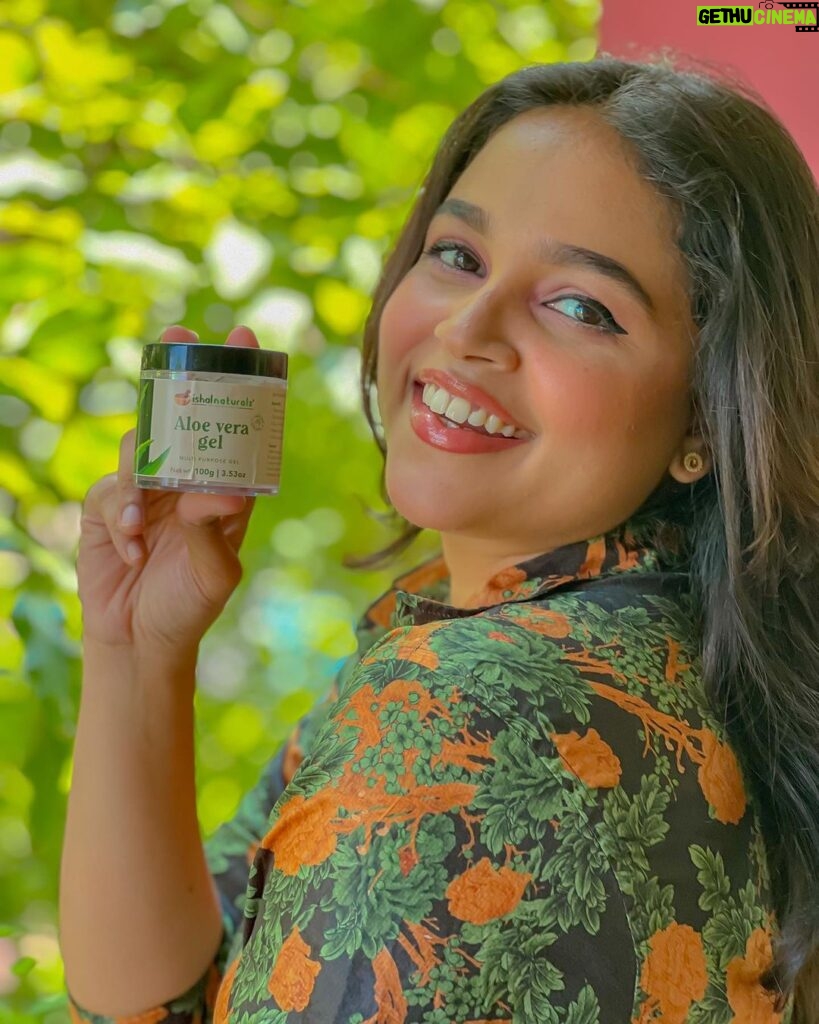 Nakshatra Murthy Instagram - One of those best product with plant based ingredient is @ishal_naturalz, aloevera gel and Beetroot lip balm. I have been using this Aloe Vera gel for my hair for styling gel, skin as moisturizer , and moisturizer also can INCLUDE In our DIYs .. Beetroot lip balm is really good ❤ am pretty sure your lips will love this,I like thier plant based ingredients like avacado oil,Shea and Coco butter. Must try product from @ishal_naturalz 🌸 . . . Shop @ ishalnaturalz.com And watsapp them:7010339014