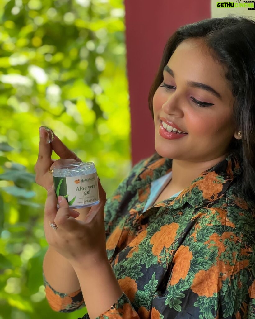 Nakshatra Murthy Instagram - One of those best product with plant based ingredient is @ishal_naturalz, aloevera gel and Beetroot lip balm. I have been using this Aloe Vera gel for my hair for styling gel, skin as moisturizer , and moisturizer also can INCLUDE In our DIYs .. Beetroot lip balm is really good ❤ am pretty sure your lips will love this,I like thier plant based ingredients like avacado oil,Shea and Coco butter. Must try product from @ishal_naturalz 🌸 . . . Shop @ ishalnaturalz.com And watsapp them:7010339014