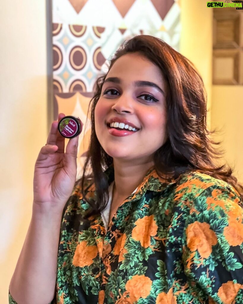 Nakshatra Murthy Instagram - One of those best product with plant based ingredient is @ishal_naturalz, aloevera gel and Beetroot lip balm. I have been using this Aloe Vera gel for my hair for styling gel, skin as moisturizer , and moisturizer also can INCLUDE In our DIYs .. Beetroot lip balm is really good ❤ am pretty sure your lips will love this,I like thier plant based ingredients like avacado oil,Shea and Coco butter. Must try product from @ishal_naturalz 🌸 . . . Shop @ ishalnaturalz.com And watsapp them:7010339014