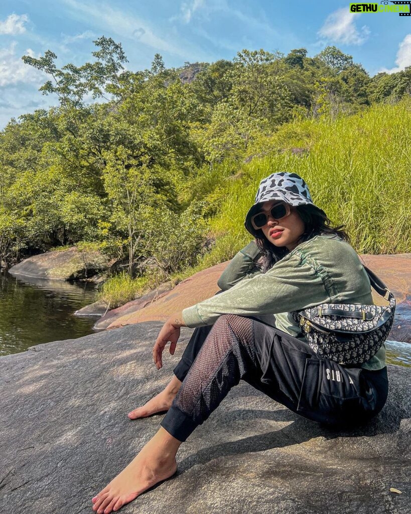 Nakshatra Murthy Instagram - A TREK in Kodai 🌳 ! With my people . Just what we needed. A break from the world. Into the nature 🌲🍃🍂 . #trek #nature #trekking #kodaikanal #kodai #waterfall