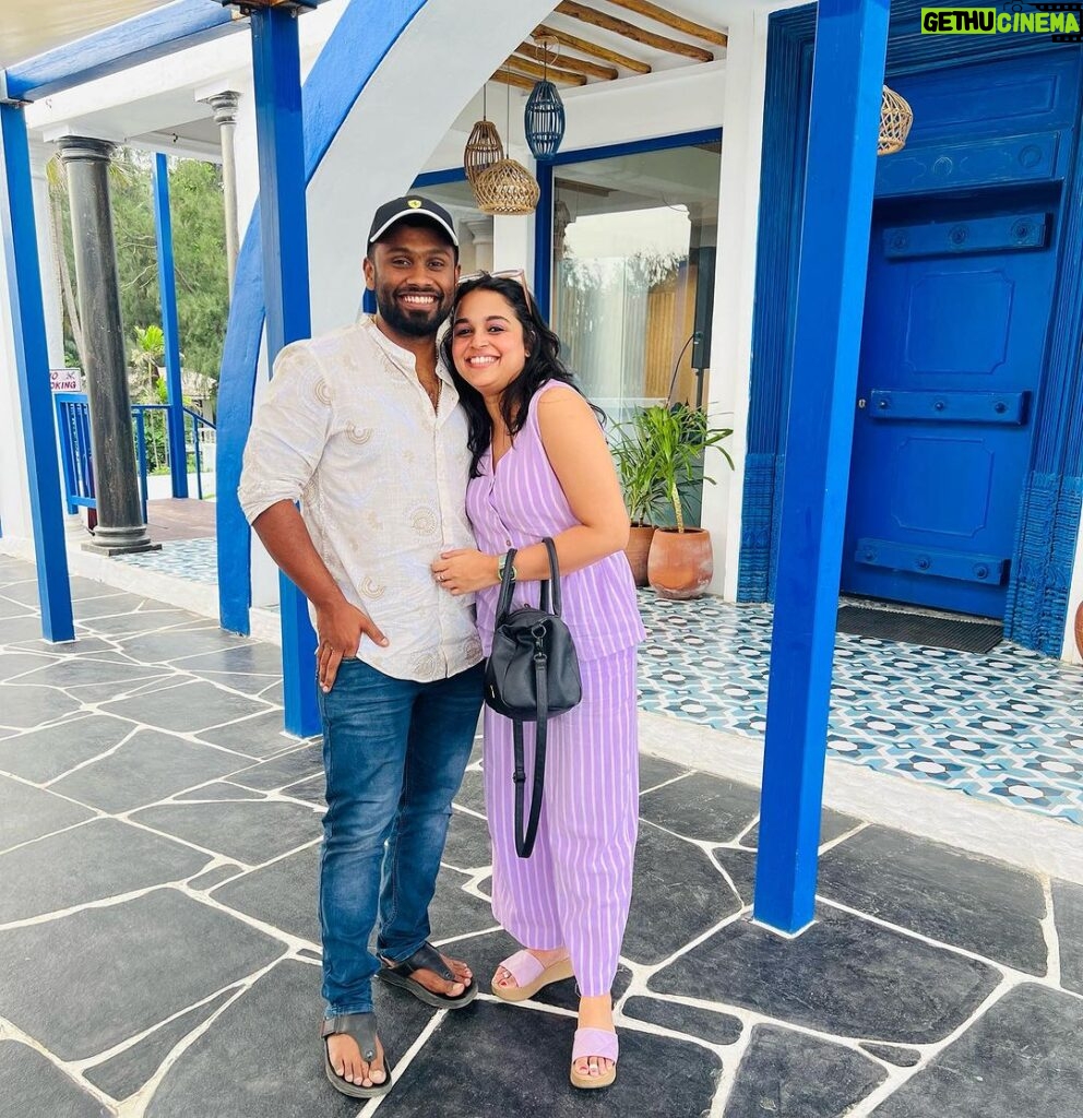 Nakshatra Murthy Instagram - Soooo freaking happy 🧿when I am next to you …and when u take me out to get amazing foooddd 🍲 😂 . . . @vijayviruz ♥️😜