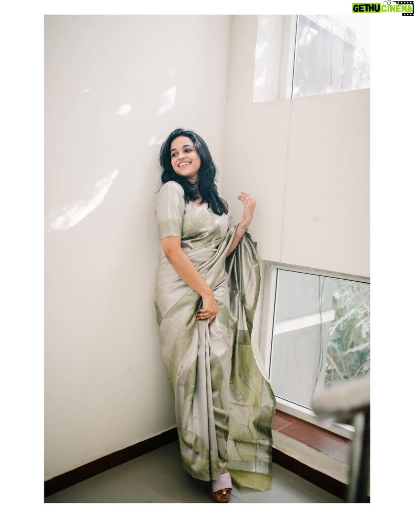 Nakshatra Murthy Instagram - Fiercely Feminine 🌿 ! . Saree from @swarnasaris Their new collections has to be on your wardrobe. It’s That good and beautiful 😻 . Pc @vasanthmaniphotography . Heel - @taaramitraofficial